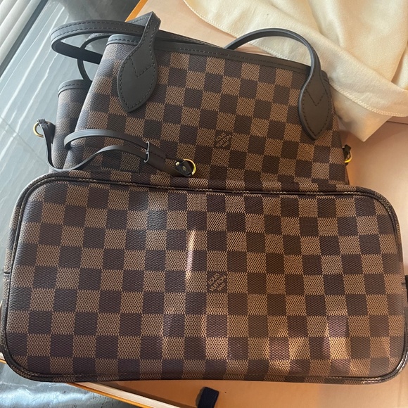 Authentic Louis Vuitton Neverfull MM (medium) - Picture 3 of 6